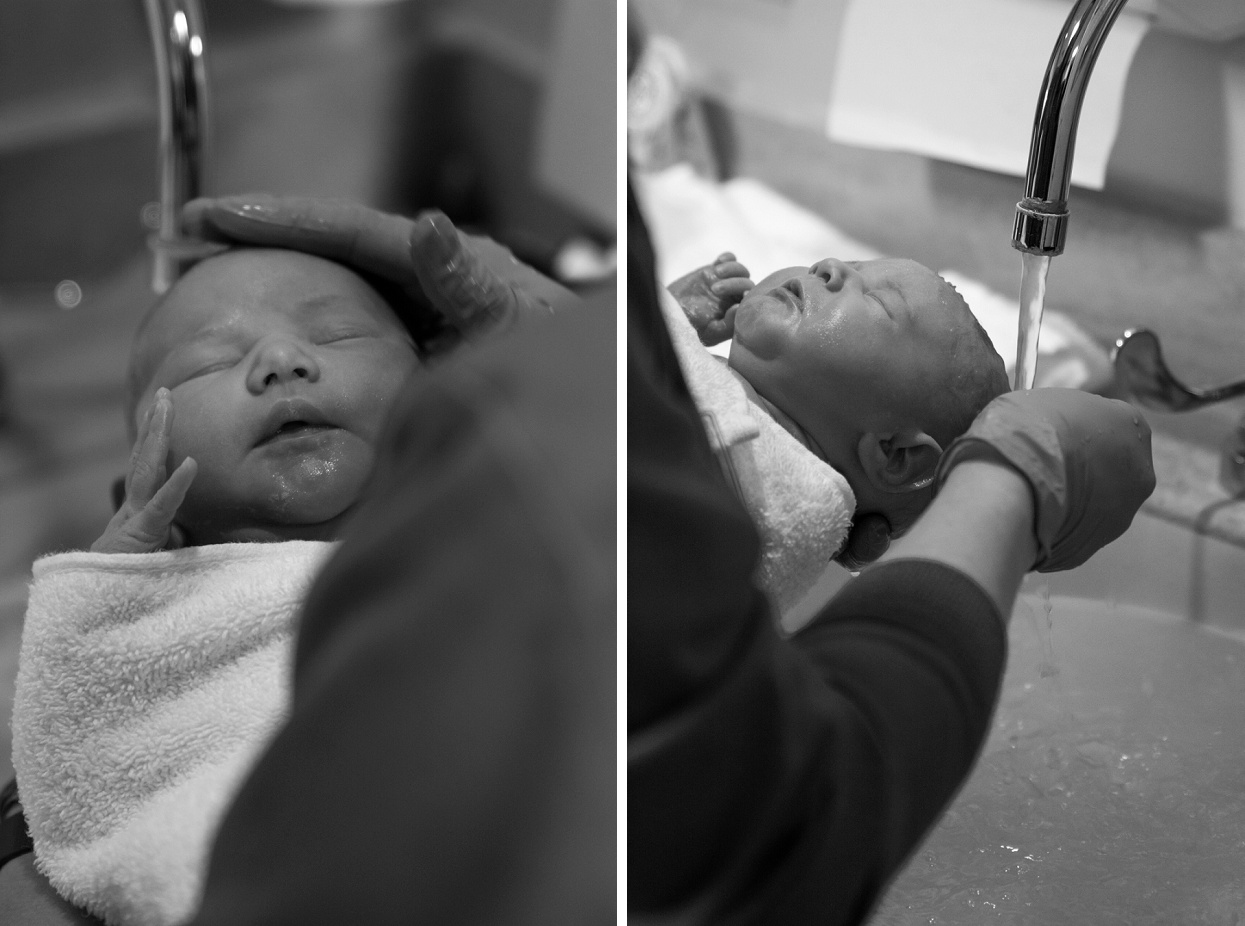 Baby's first bath, birth photography 