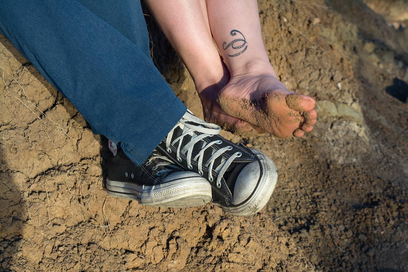Dirty feet couple at the lake, barefoot and converse