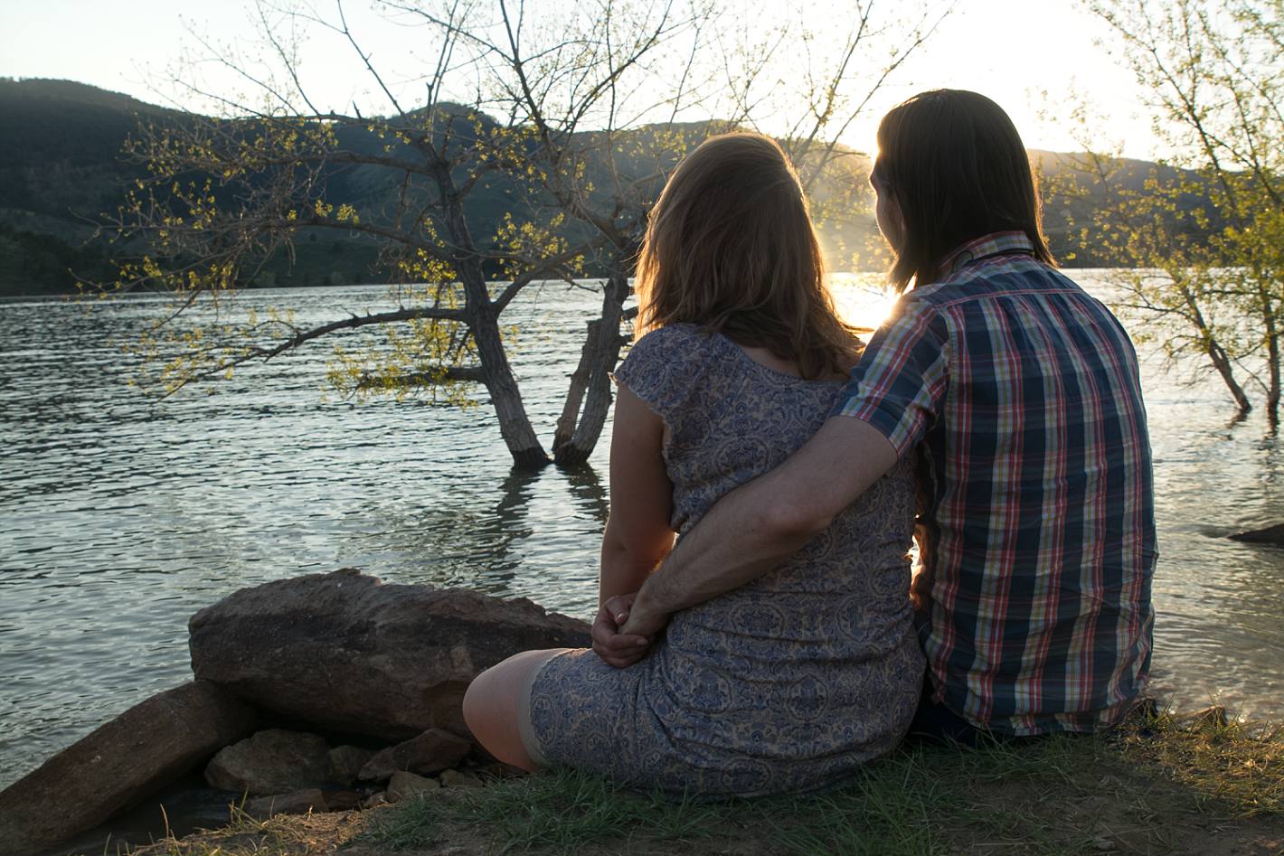 Sunset lakeside couples photography at Horsetooth