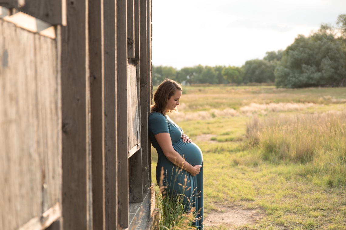 Rustic barn maternity photos with mom in teal