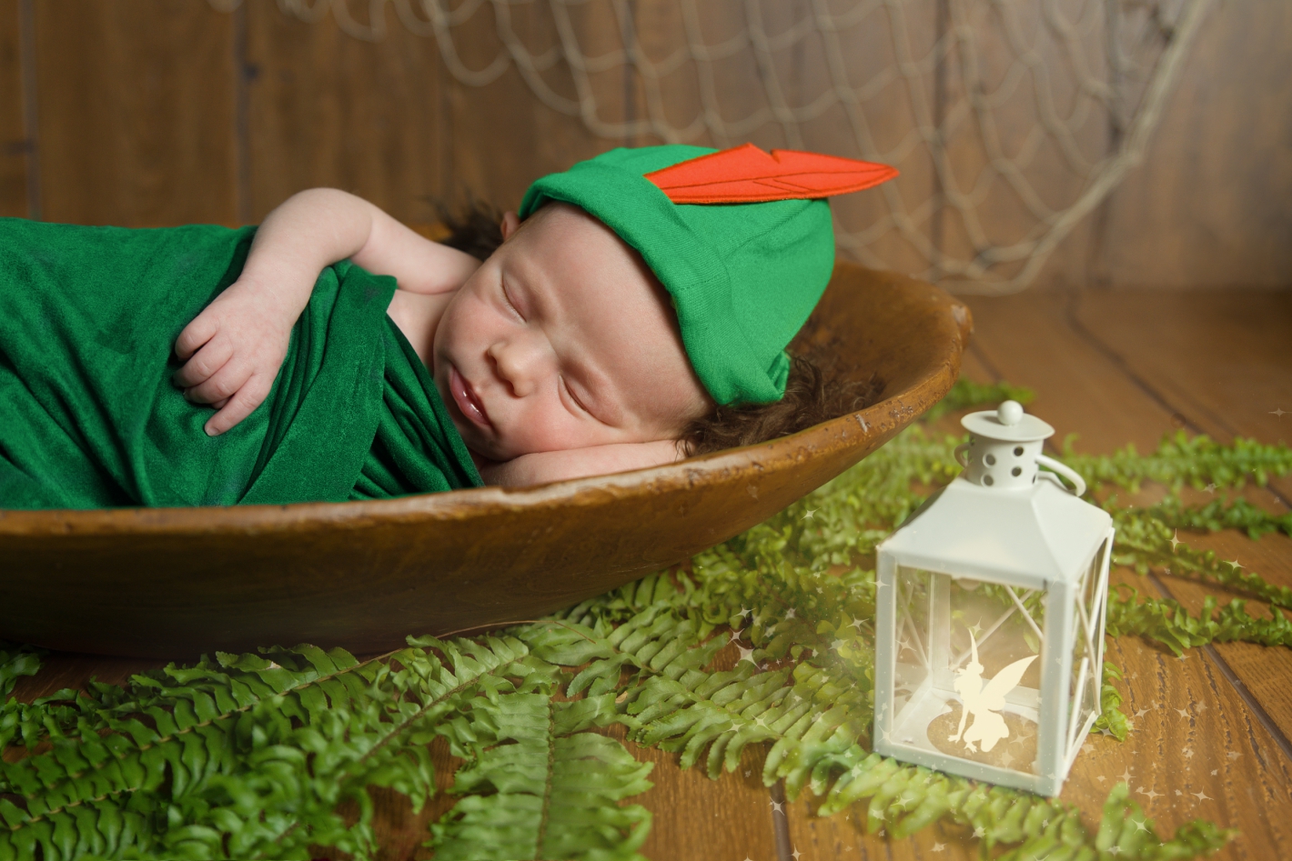 Newborn photos with Peter Pan theme, Tinkerbell in a lantern